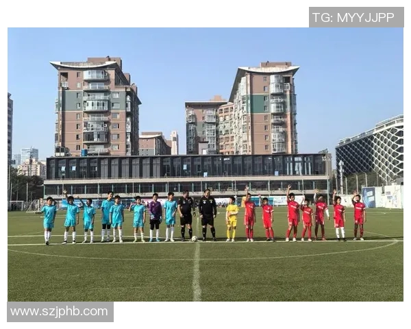 足球星空翻腾闪耀描绘绿茵激情与荣耀梦想的壮丽画卷